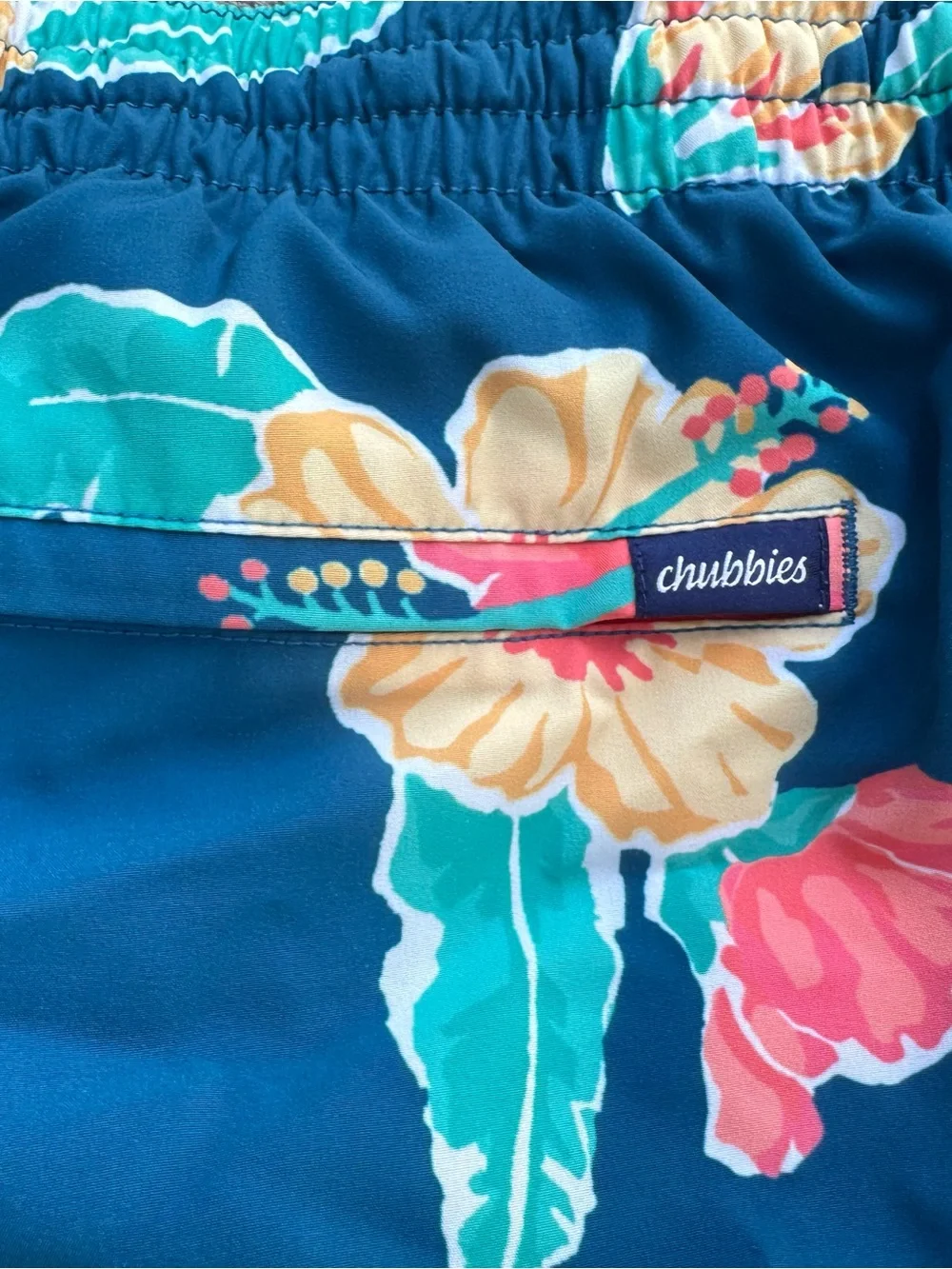 chubbies Navy Floral Hibiscus Swim Trunks xl
